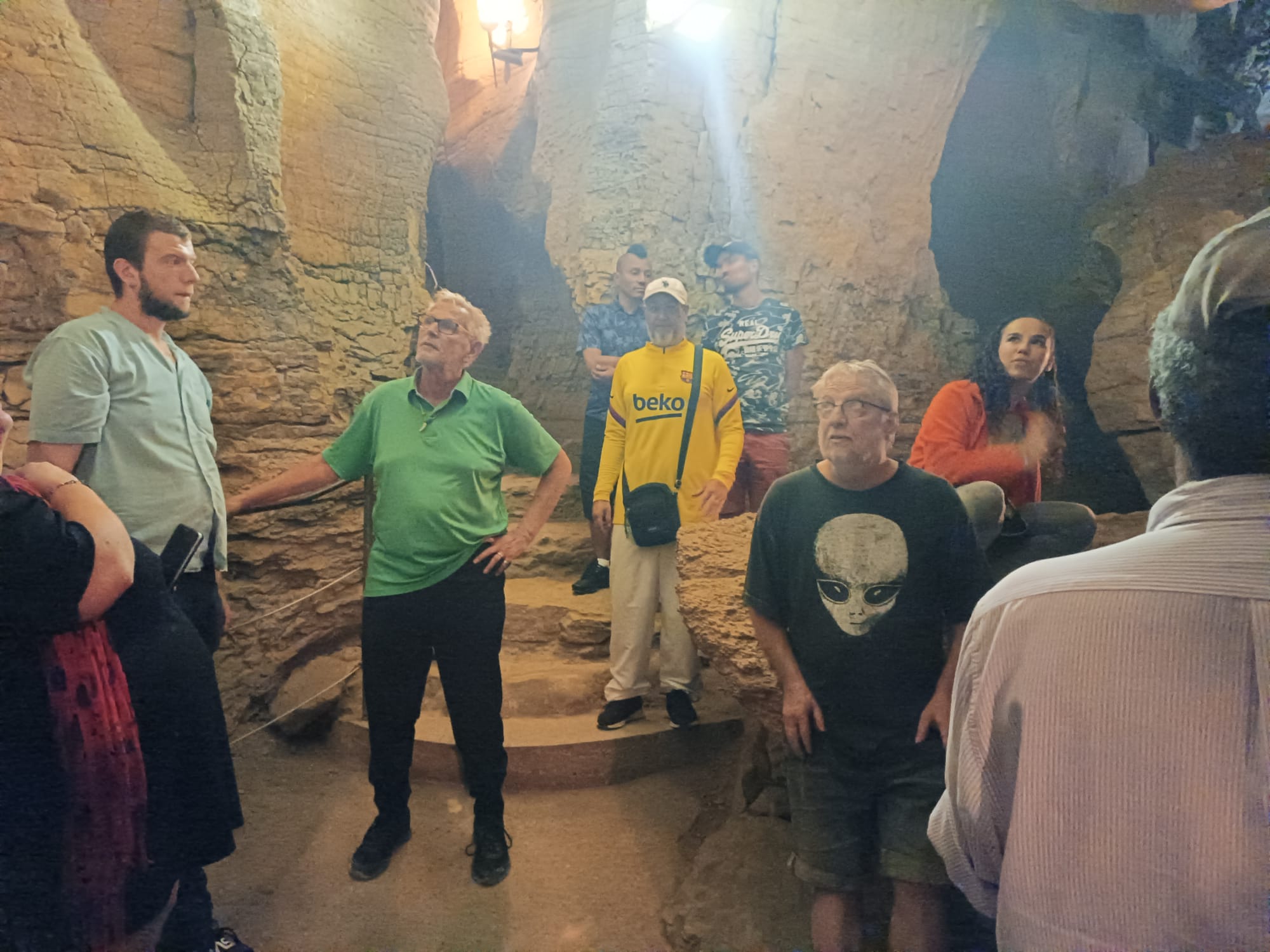 Les résidents en visite aux Grottes de La Balme.